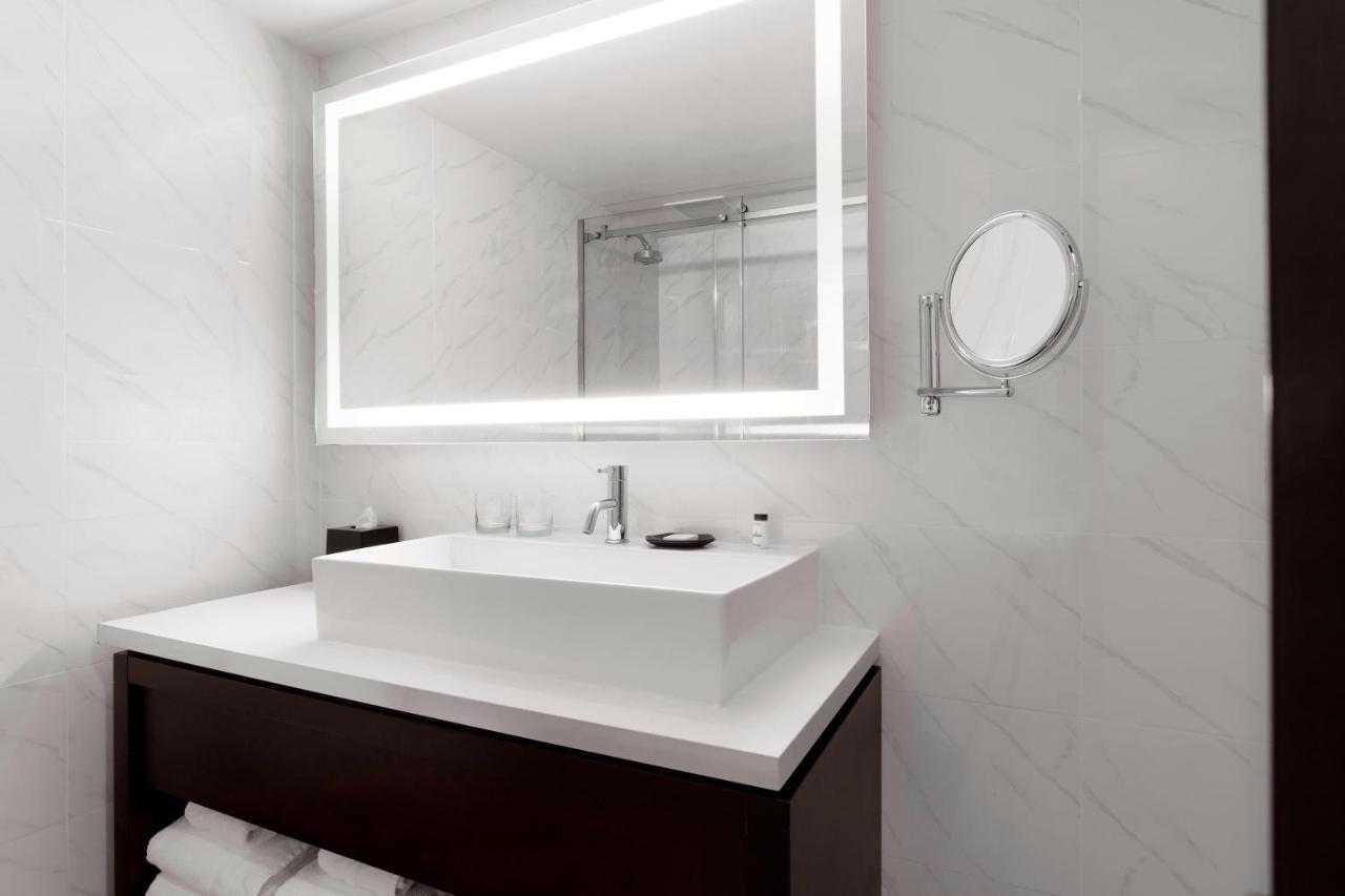 Sheraton Charlotte Hotel Ngoại thất bức ảnh